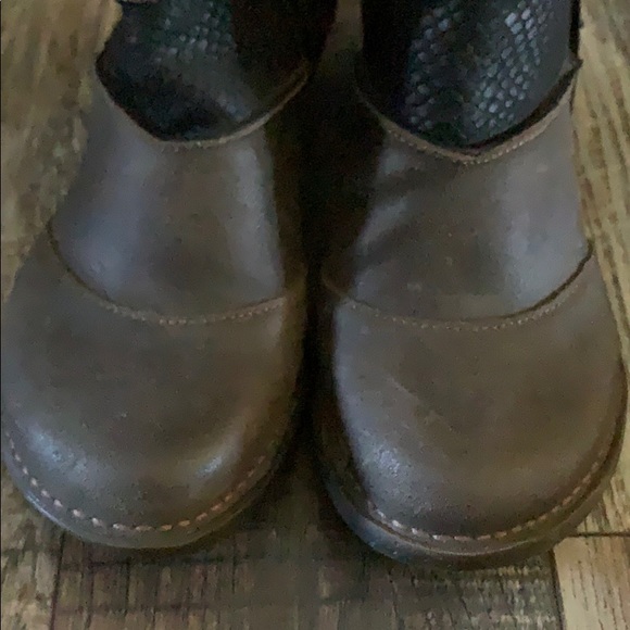 Boots - Picture 5 of 8